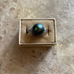 14k white gold Tahitian pear ring